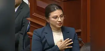 Ana Zegarra Saboya juró como congresista en reemplazo del fallecido Hitler Saavedra