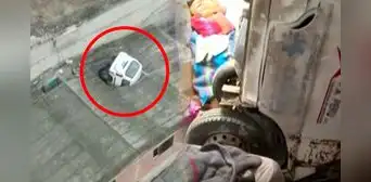 Miniván se empotra en el techo de una casa en Villa María del Triunfo y deja 3 personas heridas