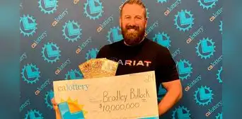 Gana US$10.000.000 en lotería de California y decide no abandonar su trabajo: “Tardé 8 horas en recuperarme del shock” Gana US$10.000.000 en lotería de California y decide no abandonar su trabajo: “Tardé 8 horas en recuperarme del shock”