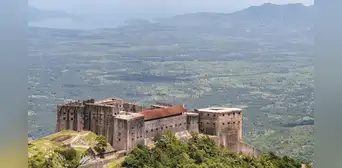 Este es el castillo más grande de América Latina: está construido en lo alto de una montaña y tiene más de 200 años Este es el castillo más grande de América Latina: está construido en lo alto de una montaña y tiene más de 200 años