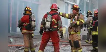 El Agustino: incendio cerca a la av. Evitamiento afecta a viviendas de material noble El Agustino: incendio cerca a la av. Evitamiento afecta a viviendas de material noble