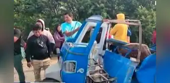 Accidente en La Libertad: choque entre bus y mototaxi deja 3 personas fallecidas en la Panamericana Norte