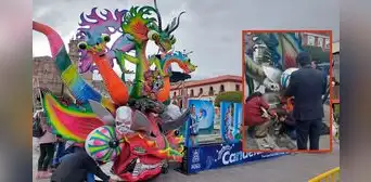 Enorme careta de diablada de la plaza de Armas de Puno cae sobre una mujer y la deja herida