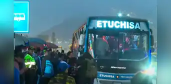 Primer bus 'El Chino' registrado durante paro de transportistas en vía de Evitamiento: "Está llenecito" Primer bus 'El Chino' registrado durante paro de transportistas en vía de Evitamiento: "Está llenecito"