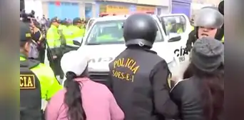 Disturbios en paro de transportistas: detienen a manifestantes en Jicamarca tras enfrentamiento con PNP Disturbios en paro de transportistas: detienen a manifestantes en Jicamarca tras enfrentamiento con PNP