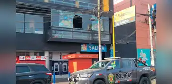 Ataque cerca al Royal Plaza: sujeto dispara contra restobar y balas alcanzan lunas de Smart Fit en Independencia Ataque cerca al Royal Plaza: sujeto dispara contra restobar y balas alcanzan lunas de Smart Fit en Independencia