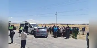 Madre e hijo mueren en aparatoso choque frontal cuando viajaban de Puno a Cusco Madre e hijo mueren en aparatoso choque frontal cuando viajaban de Puno a Cusco
