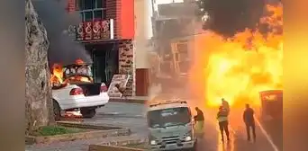 Auto explota en plena plaza de Armas de Chancay y desata el pánico entre los vecinos Auto explota en plena plaza de Armas de Chancay y desata el pánico entre los vecinos