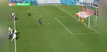 Paolo Guerrero anota el 1-0 con un bombazo de penal y hace soñar a Alianza Lima con el Clausura Paolo Guerrero anota el 1-0 con un bombazo de penal y hace soñar a Alianza Lima con el Clausura