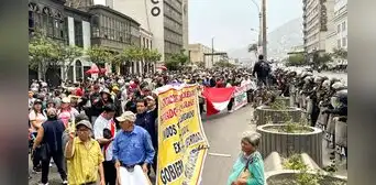 Paro nacional: cierran av. Abancay y otros accesos al Congreso ante llegada de manifestantes Paro nacional: cierran av. Abancay y otros accesos al Congreso ante llegada de manifestantes