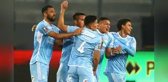 Sporting Cristal sigue en la lucha por el título: superó 2-1 a Universitario y se ubicó tercero en el Torneo Clausura Sporting Cristal sigue en la lucha por el título: superó 2-1 a Universitario y se ubicó tercero en el Torneo Clausura