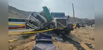 Trágico accidente en Carabayllo: dos personas mueren tras choque de camiones en Av. Túpac Amaru rumbo a Canta Trágico accidente en Carabayllo: dos personas mueren tras choque de camiones en Av. Túpac Amaru rumbo a Canta
