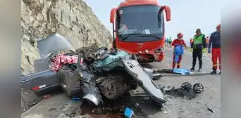 Tragedia en Arequipa: tres fallecidos deja choque entre bus y auto en la vía Cerro Verde Tragedia en Arequipa: tres fallecidos deja choque entre bus y auto en la vía Cerro Verde