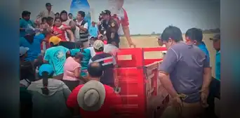 Sechura: ladrones que eran llevados por la Policía fueron retenidos por vecinos y azotados en público