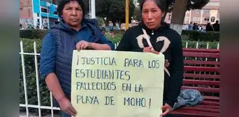 Familiares de escolares que fallecieron ahogados en Puno exigen justicia y cierre de playa en Moho Familiares de escolares que fallecieron ahogados en Puno exigen justicia y cierre de playa en Moho