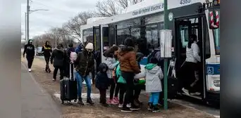 Atención, INMIGRANTES en Nueva York: por qué están enviando autobuses con varios INDOCUMENTADOS de regreso a Texas