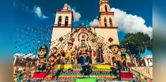 Dedican gran altar de 4.5 metros a 'El Chavo del 8' en homenaje a Roberto Gómez Bolaños 'Chespirito'