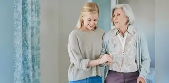 ¿Eres cuidador de persona de tercera edad y trabajas a tiempo completo? 5 consejos para quienes manejan ambos ¿Eres cuidador de persona de tercera edad y trabajas a tiempo completo? 5 consejos para quienes manejan ambos