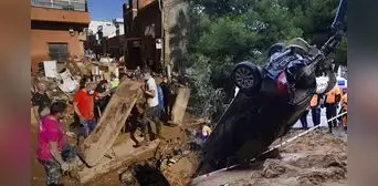 Muertos por DANA en Valencia aumentan a 217: cifra crecería tras ingreso de buzos a parking de Bonaire inundado Muertos por DANA en Valencia aumentan a 217: cifra crecería tras ingreso de buzos a parking de Bonaire inundado