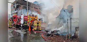 Cuádruple incendio en La Victoria: más de 35 unidades de bomberos intentan controlar el desastre de gran magnitud