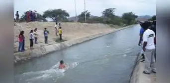 Delincuentes empujan a niño de 8 años a canal de regadío tras robar mototaxi de su padre en Piura
