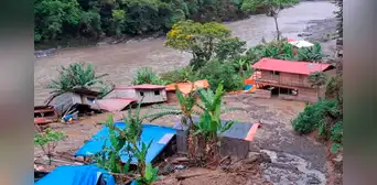 Huaico sepulta 27 viviendas en Puno: 3 personas desaparecidas tras siniestro Huaico sepulta 27 viviendas en Puno: 3 personas desaparecidas tras siniestro