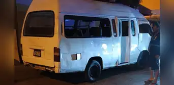 Atentado en Chorrillos: sujetos dispararon contra combi donde se encontraba chofer a bordo Atentado en Chorrillos: sujetos dispararon contra combi donde se encontraba chofer a bordo