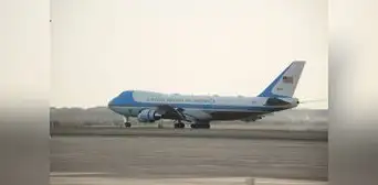 Air Force One, el 'indestructible' avión presidencial de EE. UU. que puede aguantar un ataque nuclear de sus enemigos