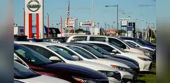 Por qué un ciudadano de Estados Unidos podría pagar más de 50.000 dólares por su primer auto