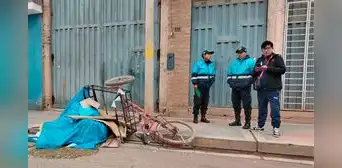 Juliaca: combi atropella a mujer que salió a vender comida en su triciclo y se da a la fuga Juliaca: combi atropella a mujer que salió a vender comida en su triciclo y se da a la fuga
