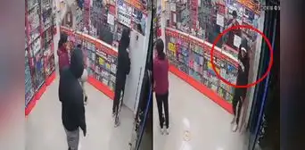Delincuentes asaltan a mano armada farmacia en Pachacámac frente a un menor y su madre Delincuentes asaltan a mano armada farmacia en Pachacámac frente a un menor y su madre