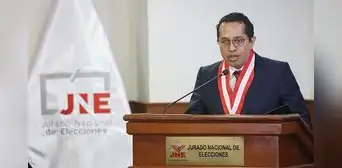 Roberto Burneo promete imparcialidad en el JNE, pero el Congreso acecha