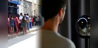 Piuranos forman colas para escanear el iris de sus ojos por S/210 en empresa que ha sido vetada en otros países por riesgos de seguridad Piuranos forman colas para escanear el iris de sus ojos por S/210 en empresa que ha sido vetada en otros países por riesgos de seguridad