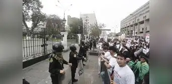 El Congreso en perenne rechazo y crece respaldo a las protestas