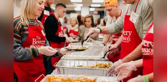 ¡Atención, inmigrantes en Nueva York! La 'Gran Manzana' se alista para repartir alimentos gratis esta Navidad ¡Atención, inmigrantes en Nueva York! La 'Gran Manzana' se alista para repartir alimentos gratis esta Navidad