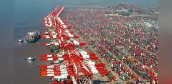 Así es el puerto de Shanghái, el más grande del mundo: se conecta con más de 200 países, incluidos de América Latina Así es el puerto de Shanghái, el más grande del mundo: se conecta con más de 200 países, incluidos de América Latina