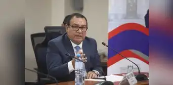 Alberto Otárola sobre cirugía de Dina Boluarte: "Me dijo que iba a ser una intervención a la nariz por problemas respiratorios" Alberto Otárola sobre cirugía de Dina Boluarte: "Me dijo que iba a ser una intervención a la nariz por problemas respiratorios"