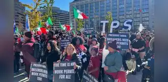 Activistas en Texas desafían deportaciones de Trump y plan de Greg Abbott para trasladar inmigrantes al ICE Activistas en Texas desafían deportaciones de Trump y plan de Greg Abbott para trasladar inmigrantes al ICE