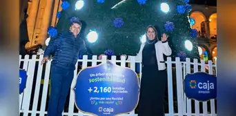 Caja Arequipa ilumina la Navidad con árbol sostenible Caja Arequipa ilumina la Navidad con árbol sostenible