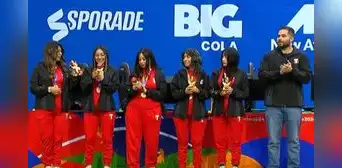 Así fue la emocionante premiación a Perú en Dota femenino tras ganar el oro en los Juegos Bolivarianos 2024 Así fue la emocionante premiación a Perú en Dota femenino tras ganar el oro en los Juegos Bolivarianos 2024