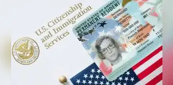 ¡A tener en cuenta, inmigrante! Esto sucede con tu Green Card o próxima solicitud de visa si te deportan en USA