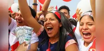 Gobierno oficializa bonos y aumentos salariales para los empleados públicos en 2025: esta es la lista completa Gobierno oficializa bonos y aumentos salariales para los empleados públicos en 2025: esta es la lista completa