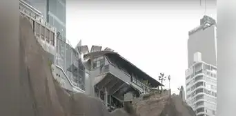 Peligro en Miraflores: alertan derrumbe de terraza en restaurante por filtraciones en acantilado de la Costa Verde Peligro en Miraflores: alertan derrumbe de terraza en restaurante por filtraciones en acantilado de la Costa Verde