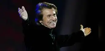 "Raphael ha sufrido un episodio transitorio de confusión y no un ictus"