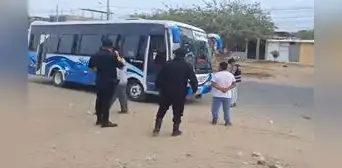 Extorsionadores balean bus de Súper Star con pasajeros a bordo por negarse a pagar 100.000 soles en Piura Extorsionadores balean bus de Súper Star con pasajeros a bordo por negarse a pagar 100.000 soles en Piura