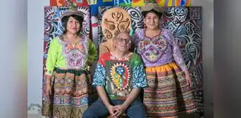 Sobre la exposición “Sarhua”: “¿Qué estamos queriendo decir hoy con la categoría arte textil?” Sobre la exposición “Sarhua”: “¿Qué estamos queriendo decir hoy con la categoría arte textil?”
