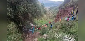 Accidente en Cusco: combi cae a abismo y deja 7 fallecidos y 5 heridos tras retornar de una chocolatada