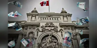 Congreso gastó más de 8 millones de soles en aguinaldo navideño para todos sus trabajadores Congreso gastó más de 8 millones de soles en aguinaldo navideño para todos sus trabajadores
