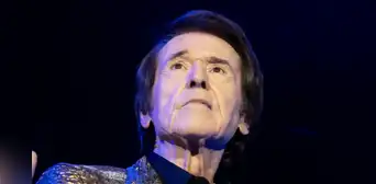 Raphael fue diagnosticado con un linfoma cerebral tras ser internado de emergencia: cantante español cancela su gira internacional