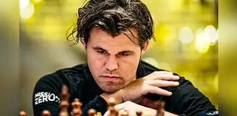 La furiosa reacción de Magnus Carlsen, campeón mundial de ajedrez, tras ser expulsado de campeonato por usar jeans La furiosa reacción de Magnus Carlsen, campeón mundial de ajedrez, tras ser expulsado de campeonato por usar jeans